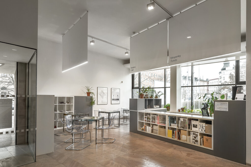 Kavárna a bookshop